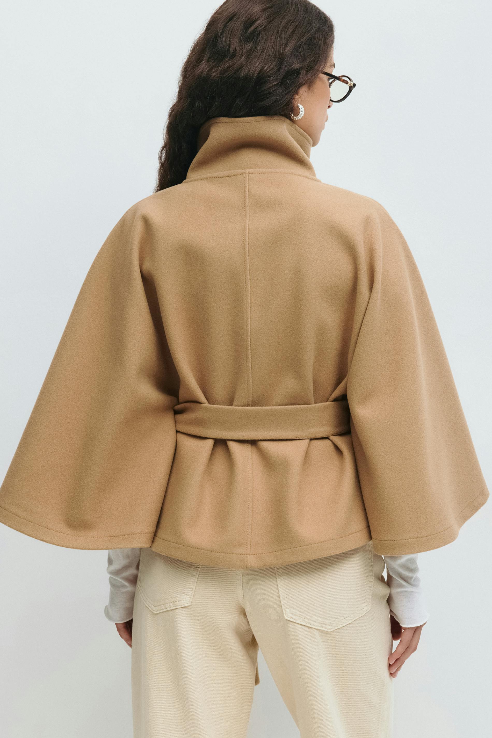Manteau Cape avec Ceinture