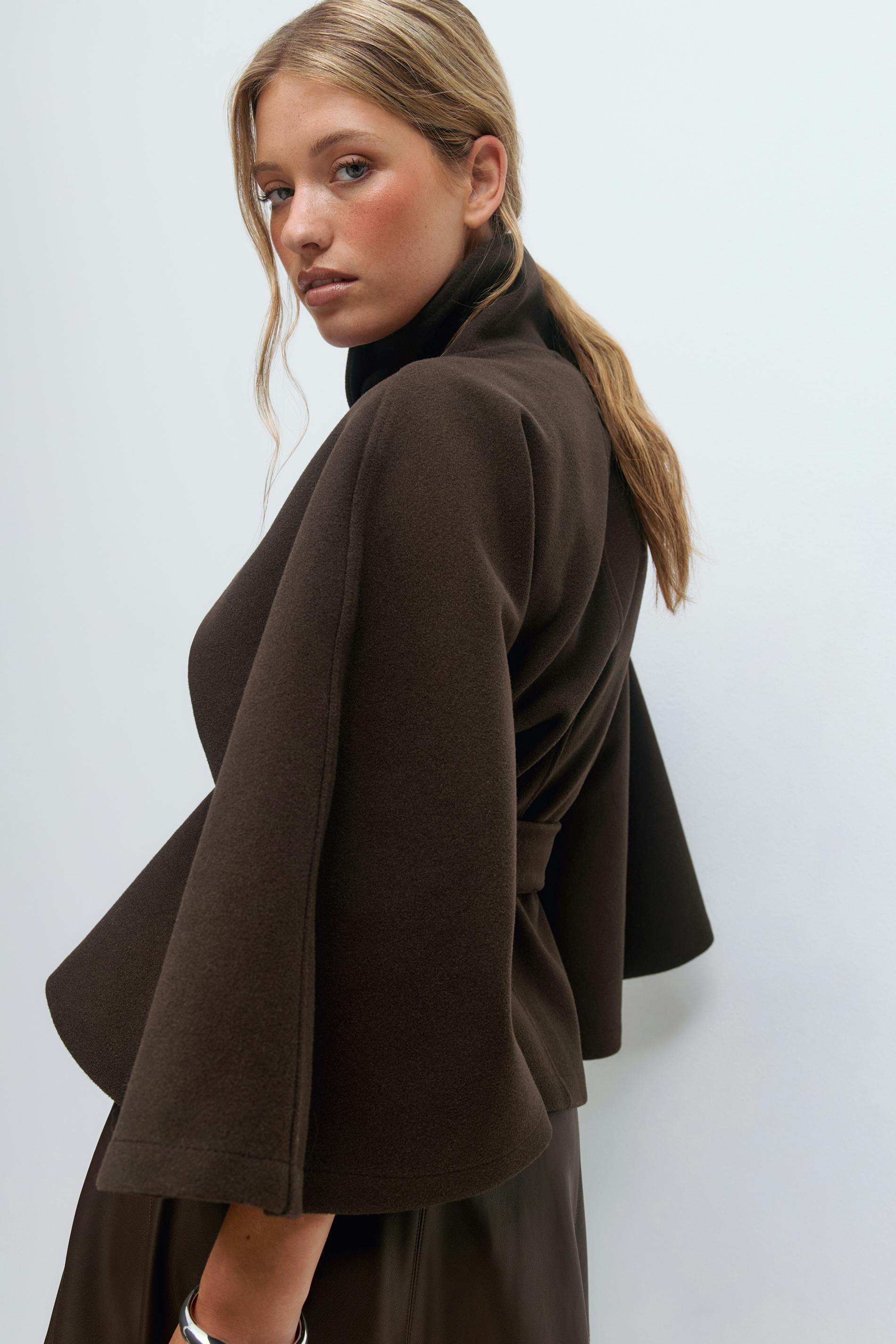 Manteau Cape avec Ceinture
